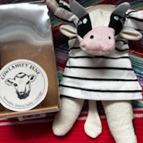 "Cowlamity Jane" Eyepillow with Lavender, Lemon Balm and Orange helps you rest. - Picture 5 of 7